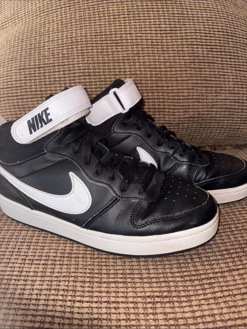 Youth Boys 6.5 Nike Black and White Mid-Top Sneakers with Ankle Strap